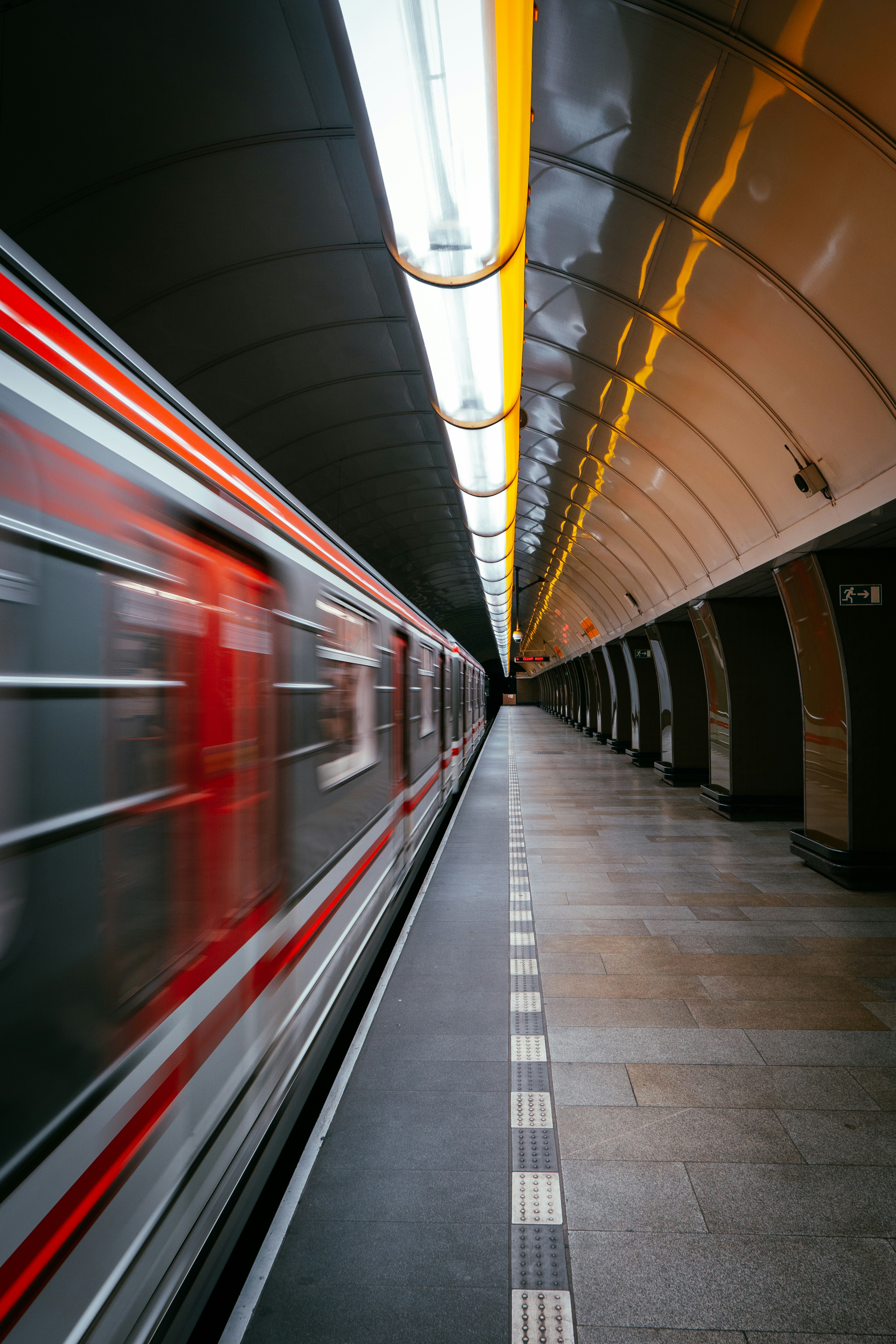 Metro Nádraží Veleslavín